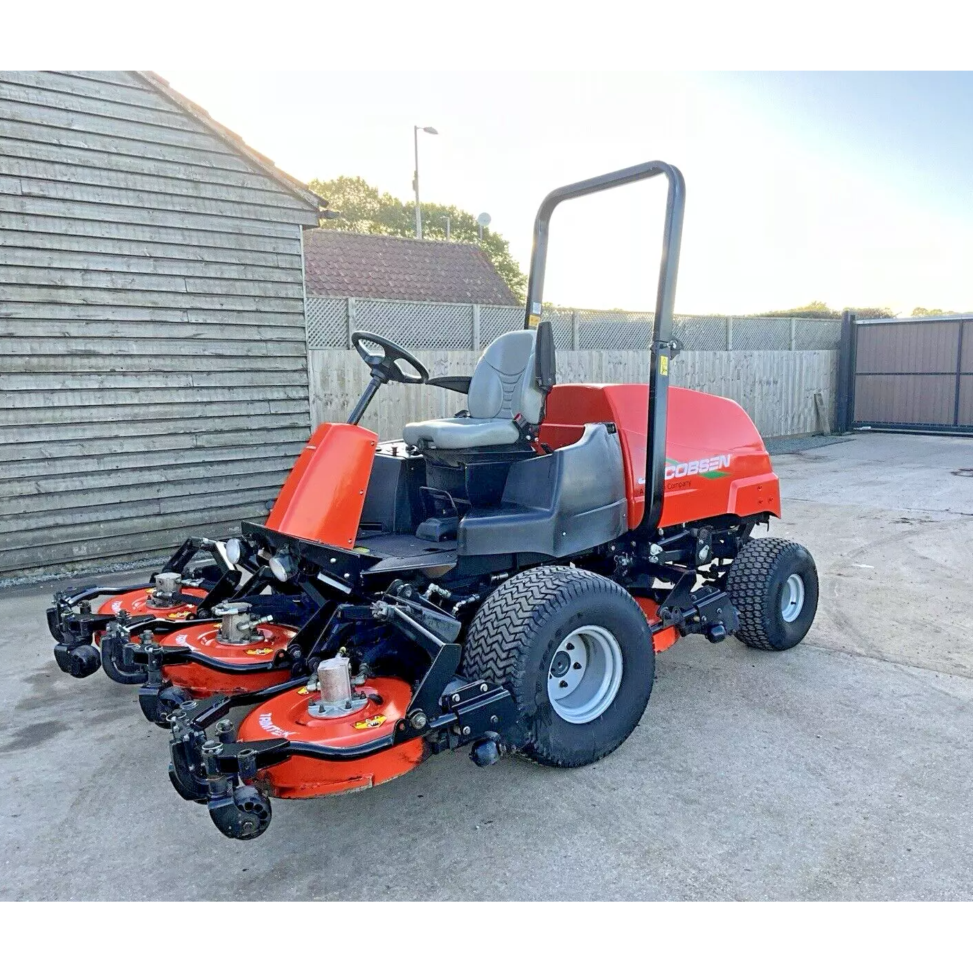 2018 JACOBSEN AR522 5 GANG POD MULCHING WIDE AREA RIDE ON LAWN MOWER